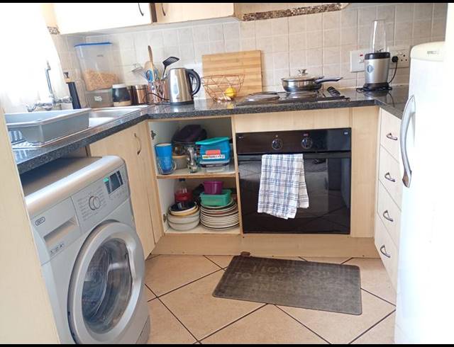 2 BEDROOM APARTMENT FOR SALE IN WILGEHEUWEL